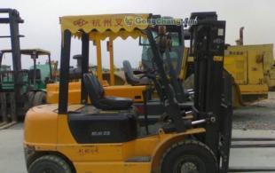 山東二手合力叉車市場(chǎng)深度解析 8噸設(shè)備轉(zhuǎn)讓與選購指南