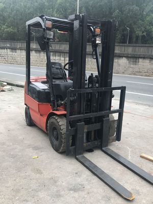 現(xiàn)貨供應(yīng)二手1.5噸合力燃油叉車，低價(jià)處理引領(lǐng)市場(chǎng)